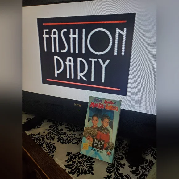 Mary-Kate and Ashley Olsen movies VHS - Picture 7 of 12